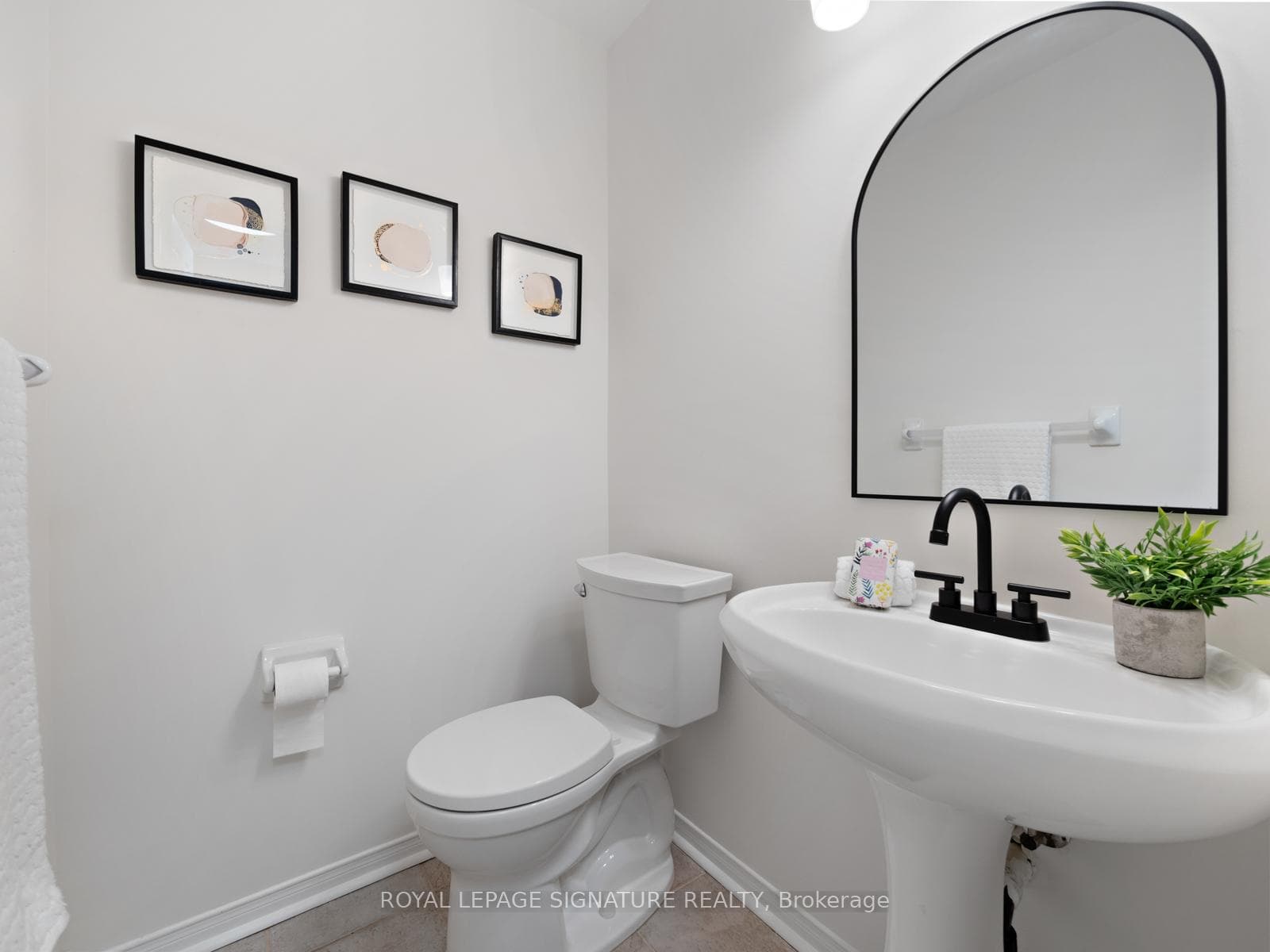 15 Eastport Drive photo 20