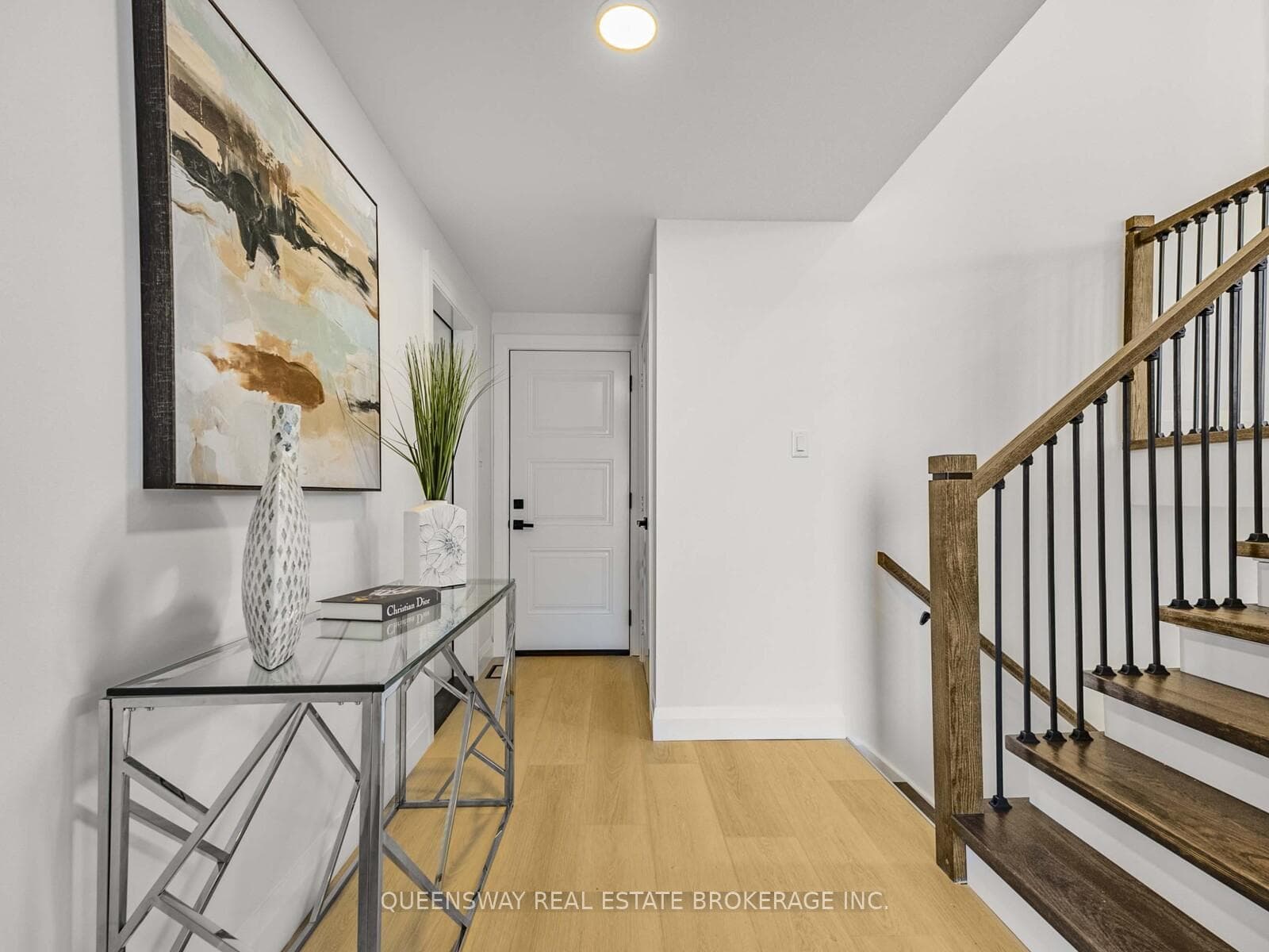 1128 Pinegrove Road photo 3