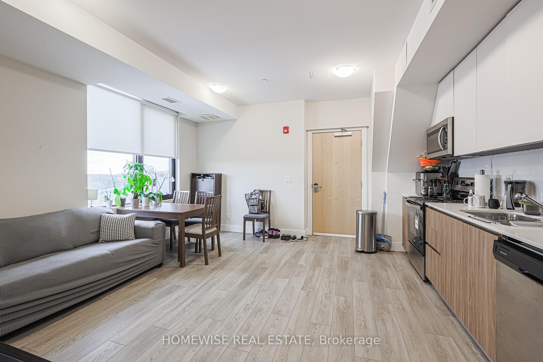 293 Viewmount Avenue Unit R02 photo 9