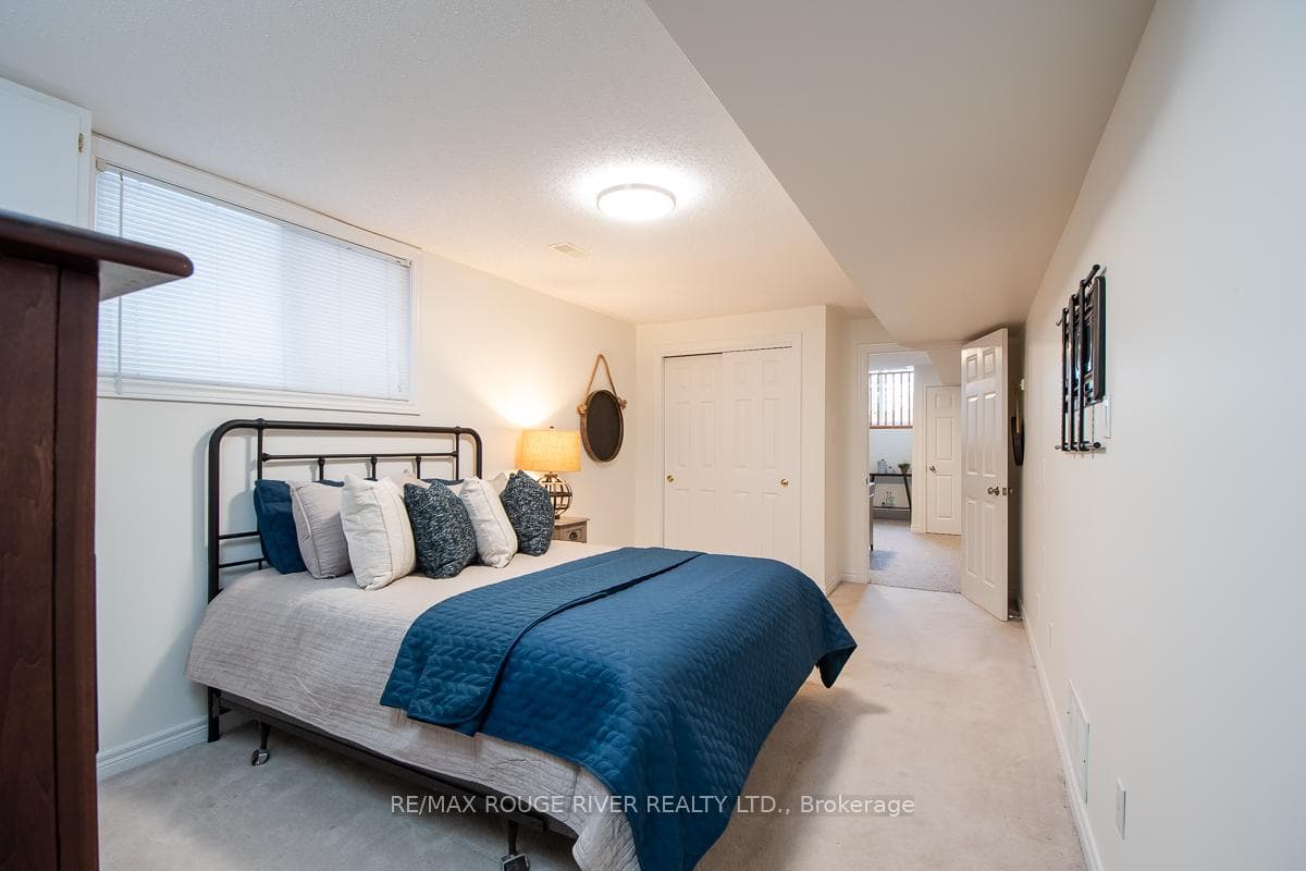 13 Daiseyfield Avenue photo 25