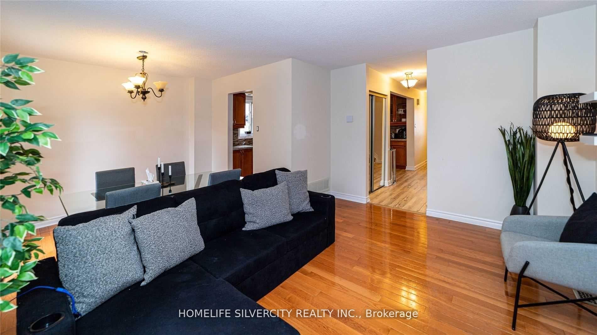 7 Newbridge Crescent photo 17