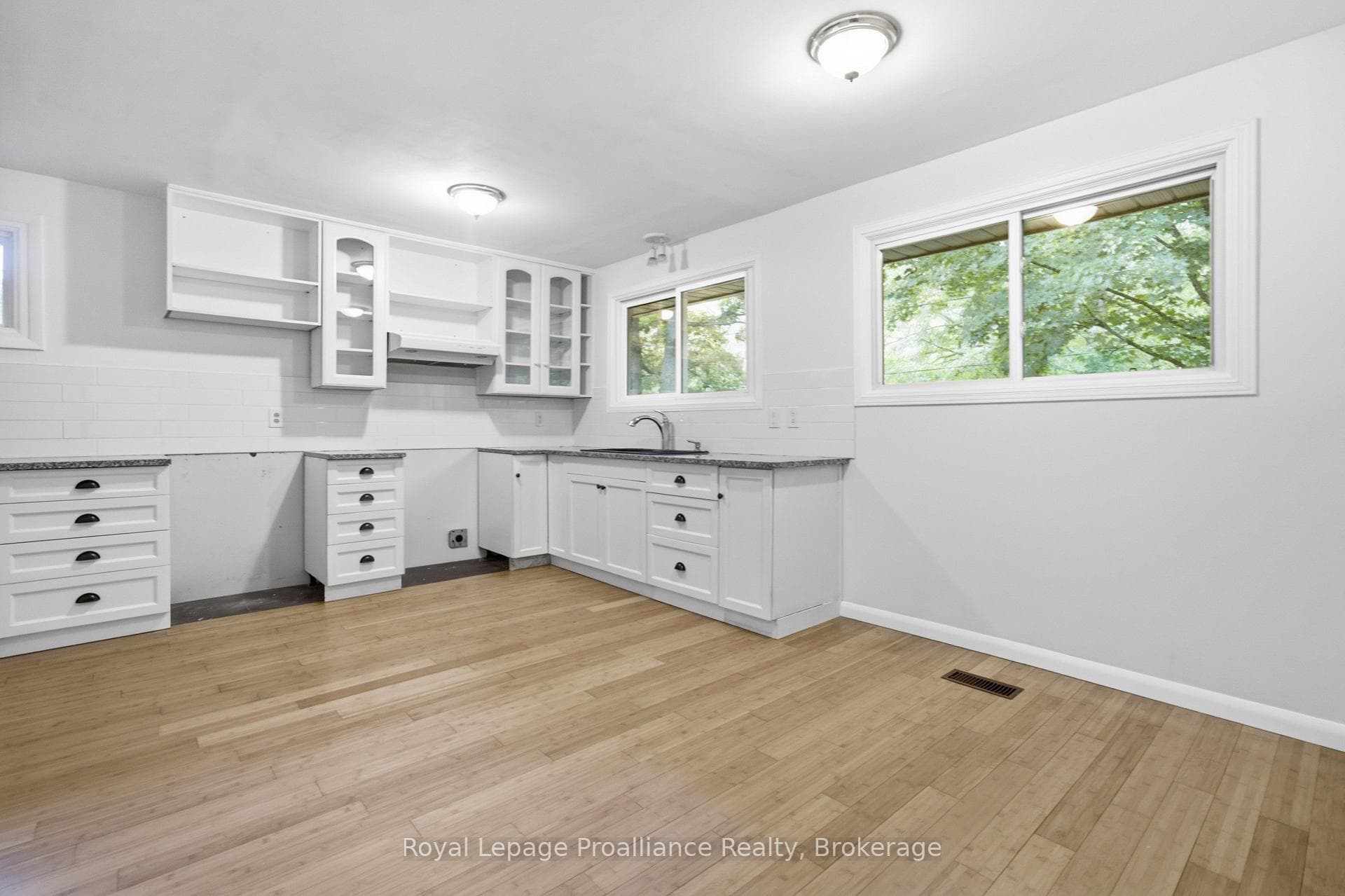 156 Pinehill Crescent photo 11