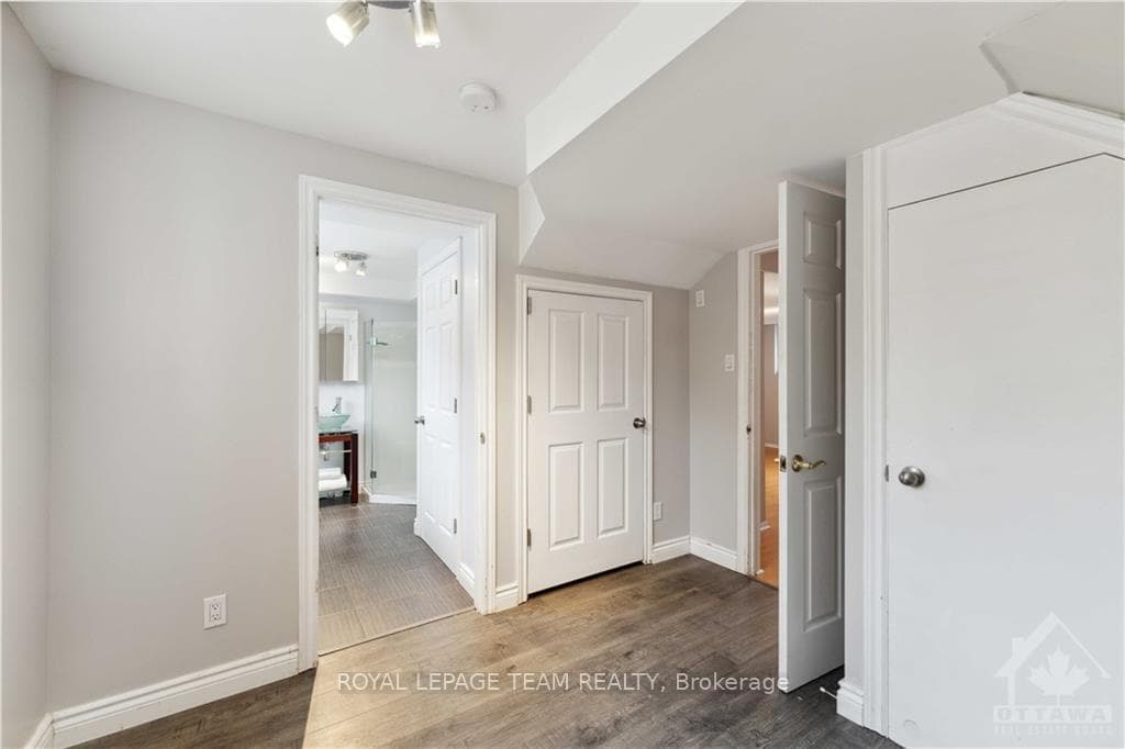 871 THORNDALE Drive photo 25