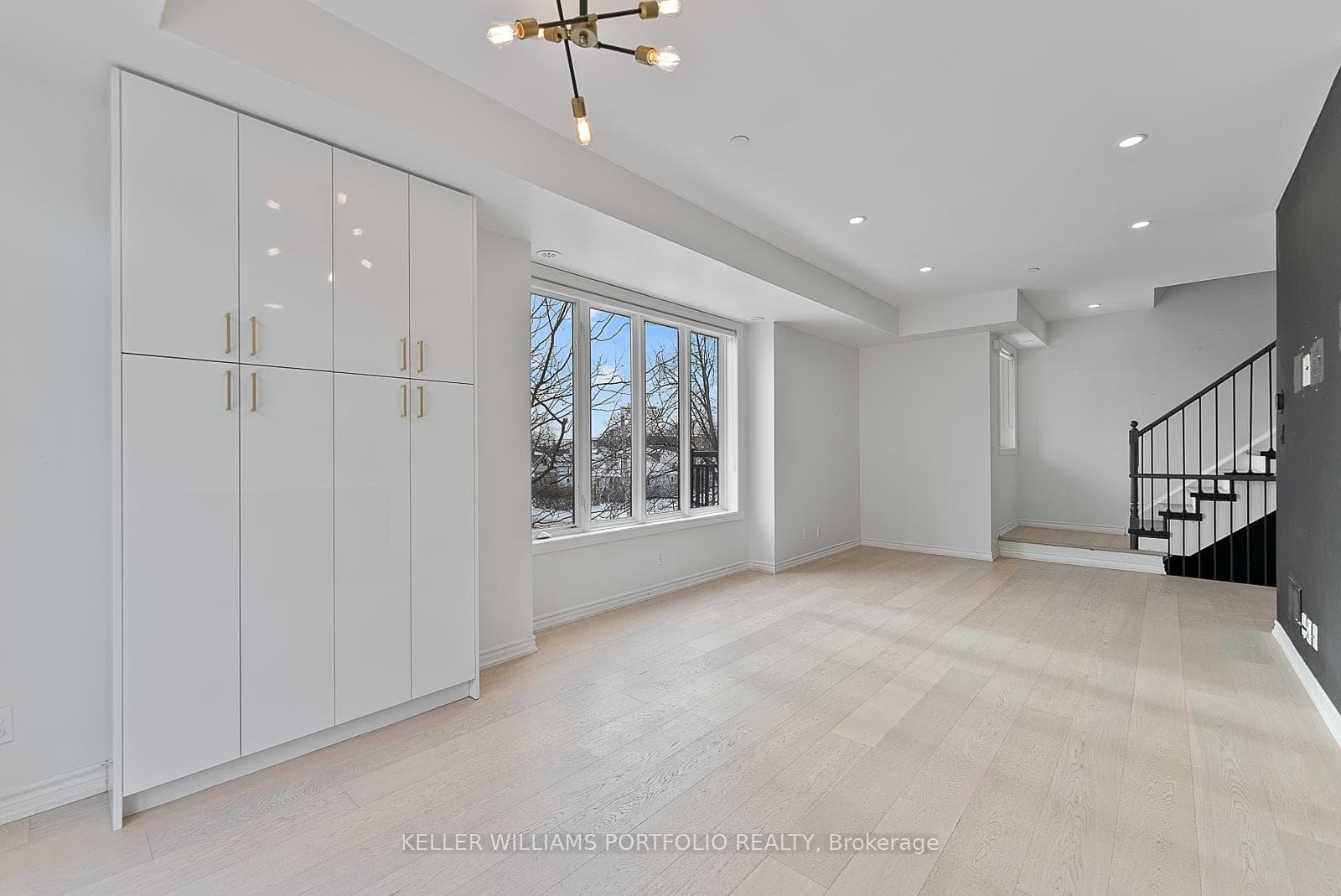 50 Carnation Avenue Unit 131 photo 16