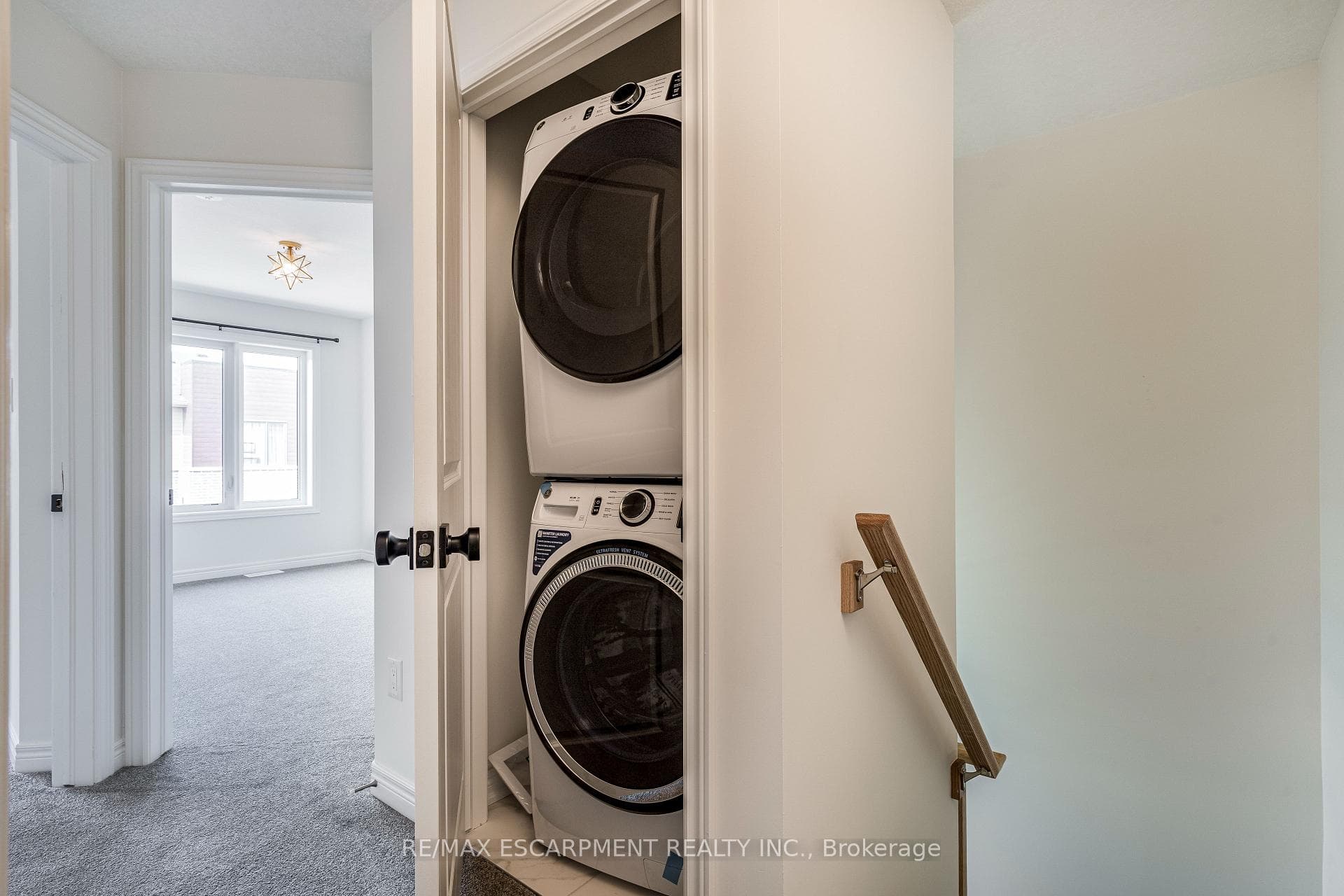 10 Dryden Lane photo 29
