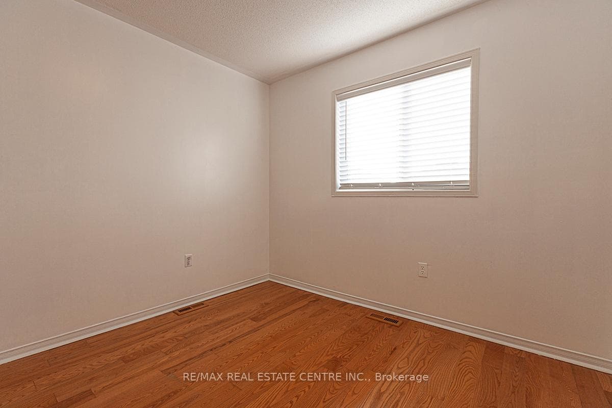 55 Dills Crescent photo 22