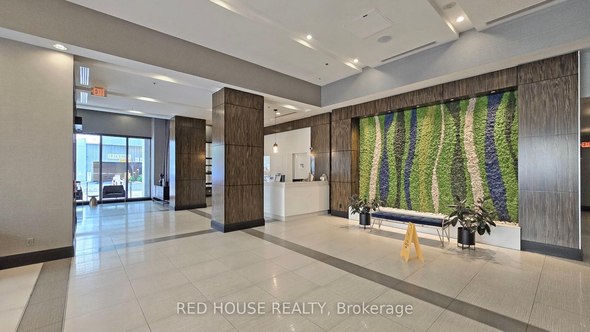 19 Grand Trunk Crescent Unit 1810 photo 3