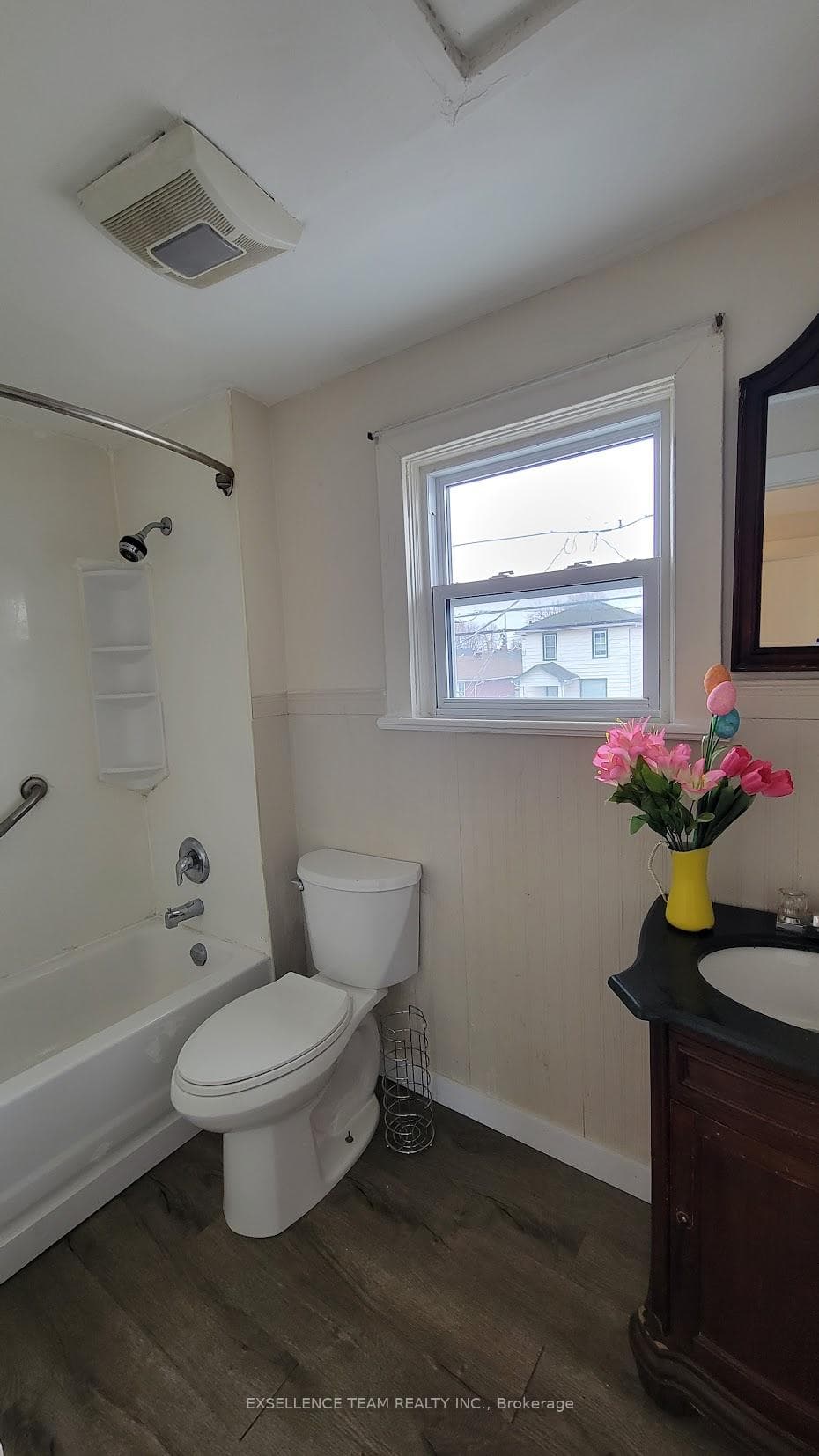 521 York Street photo 14