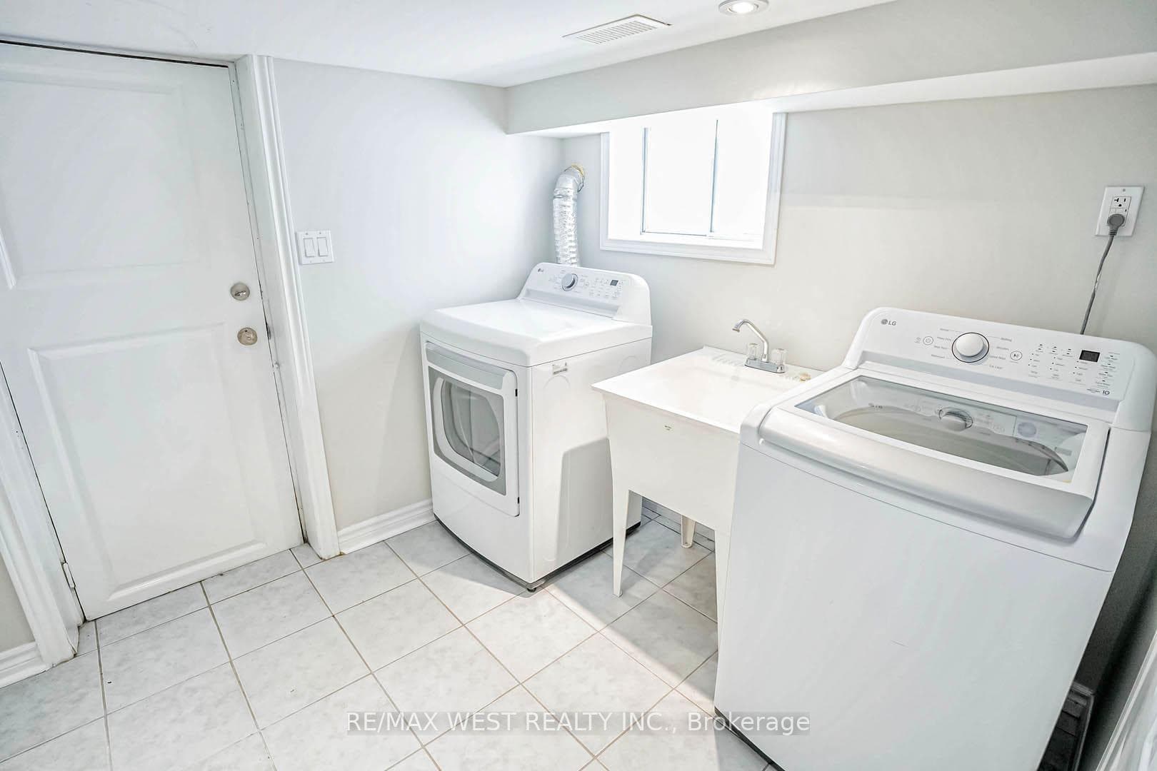 303 Maria Street photo 28