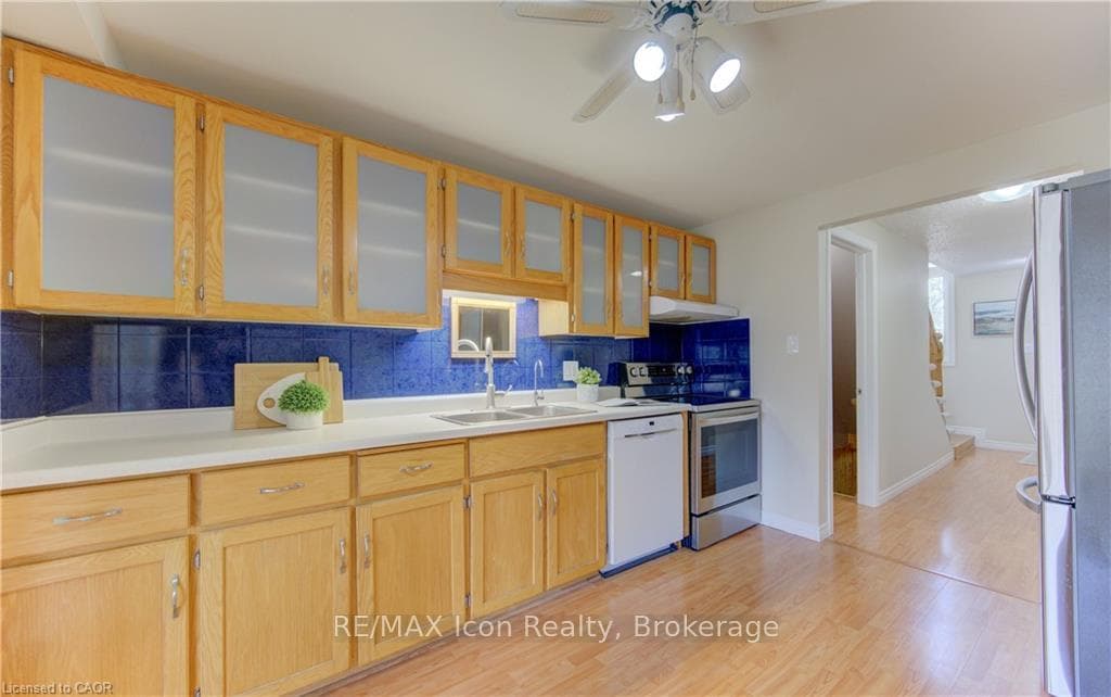 9 Camrose Court photo 9
