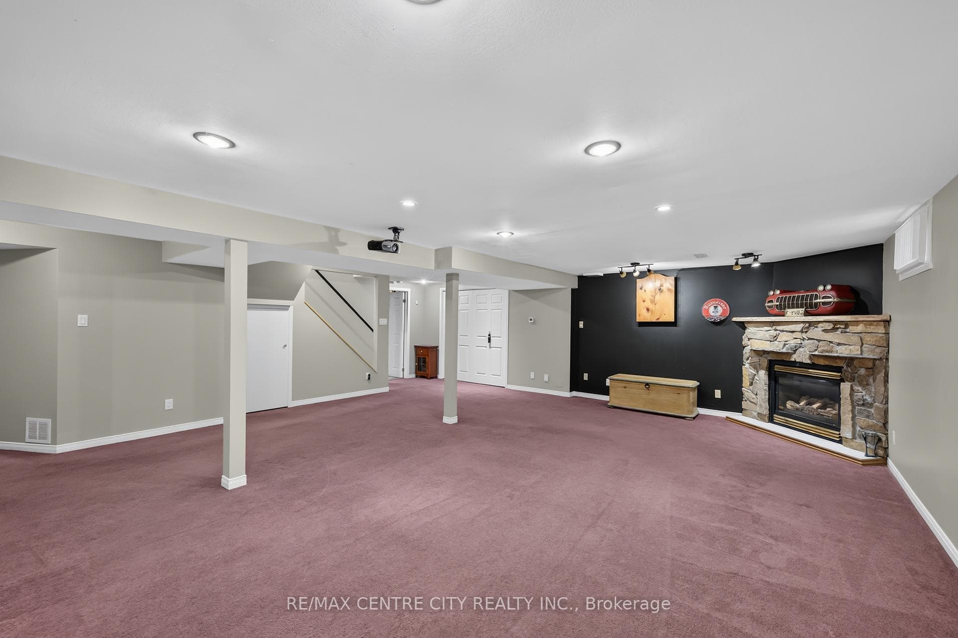 15 Cavanaugh Crescent photo 41