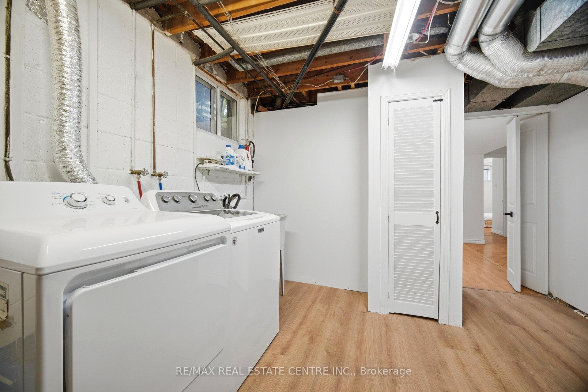 1376 Royal Drive photo 37