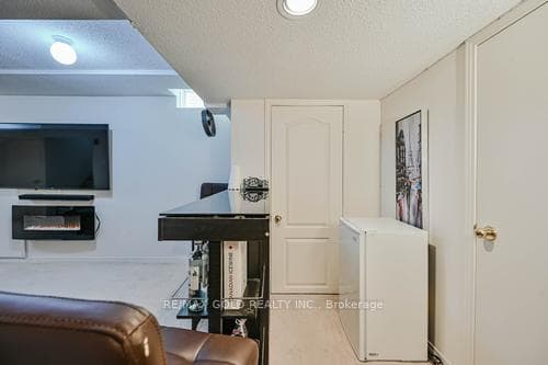 116 Heartleaf Crescent photo 32