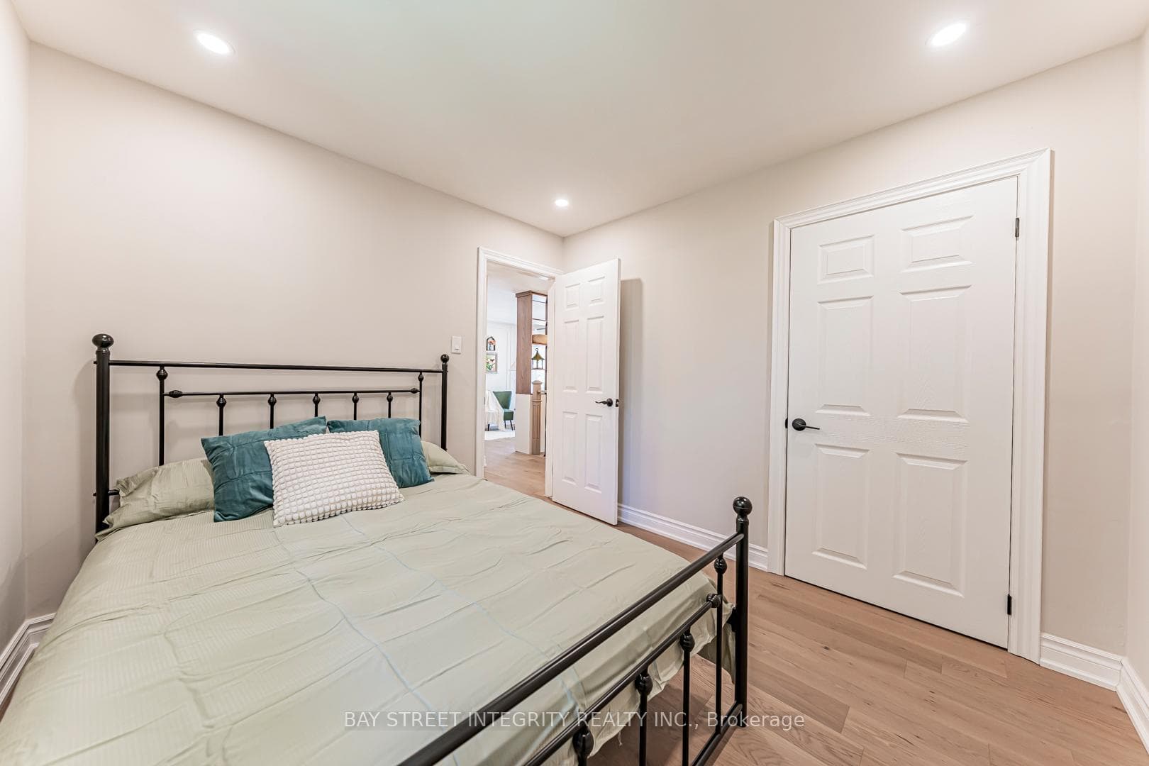 323 Clifton Road photo 20