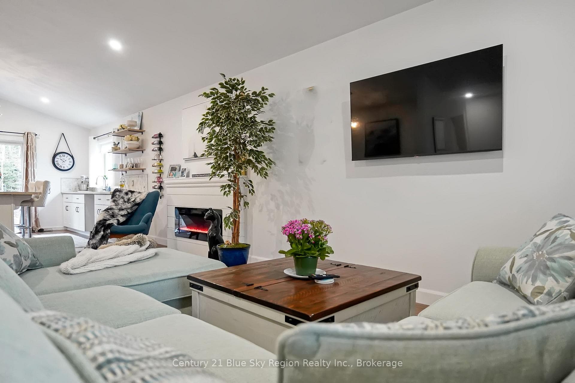 104 GREENWOOD Drive photo 17