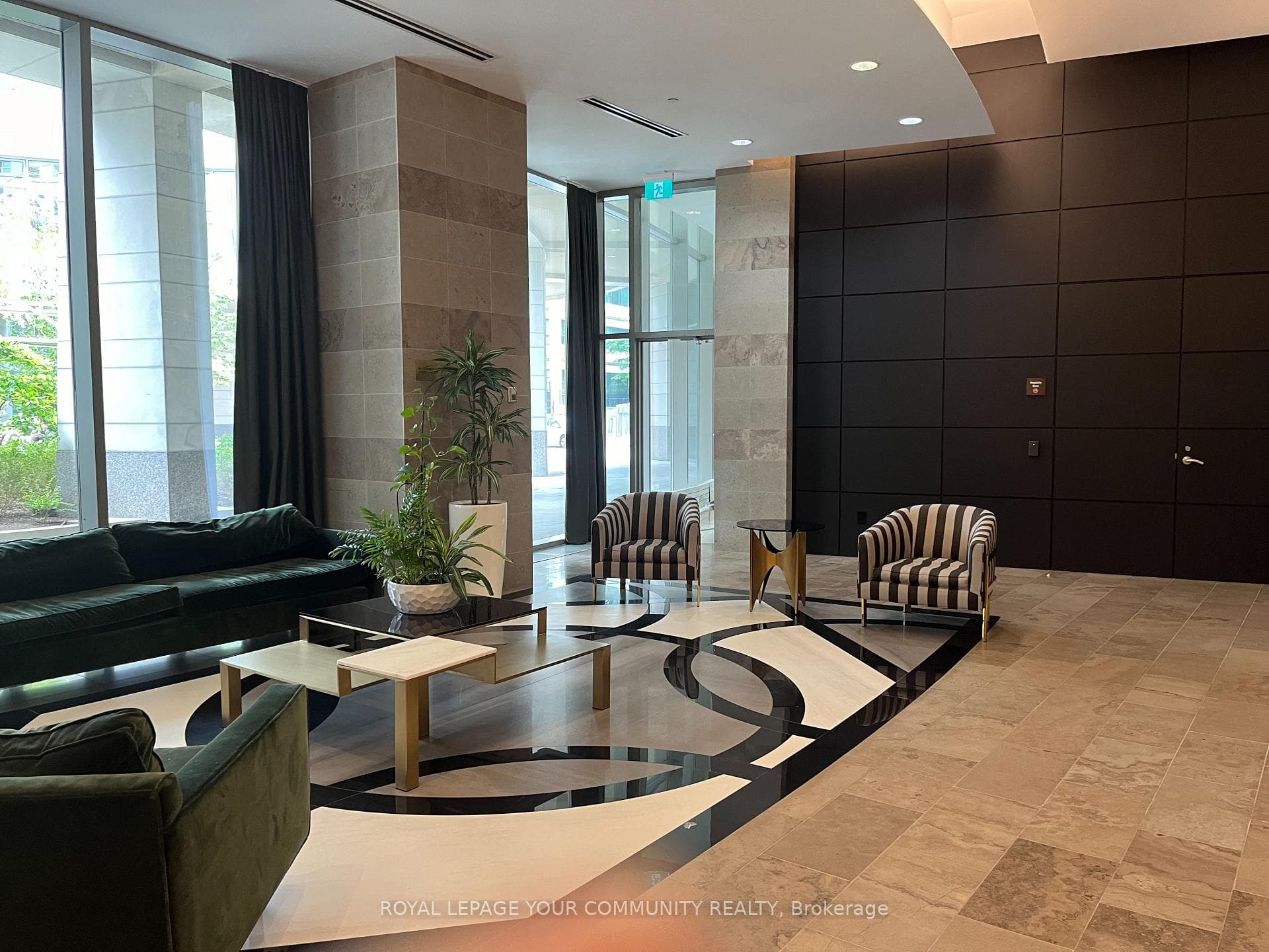 2181 Yonge Street Unit 804 photo 3