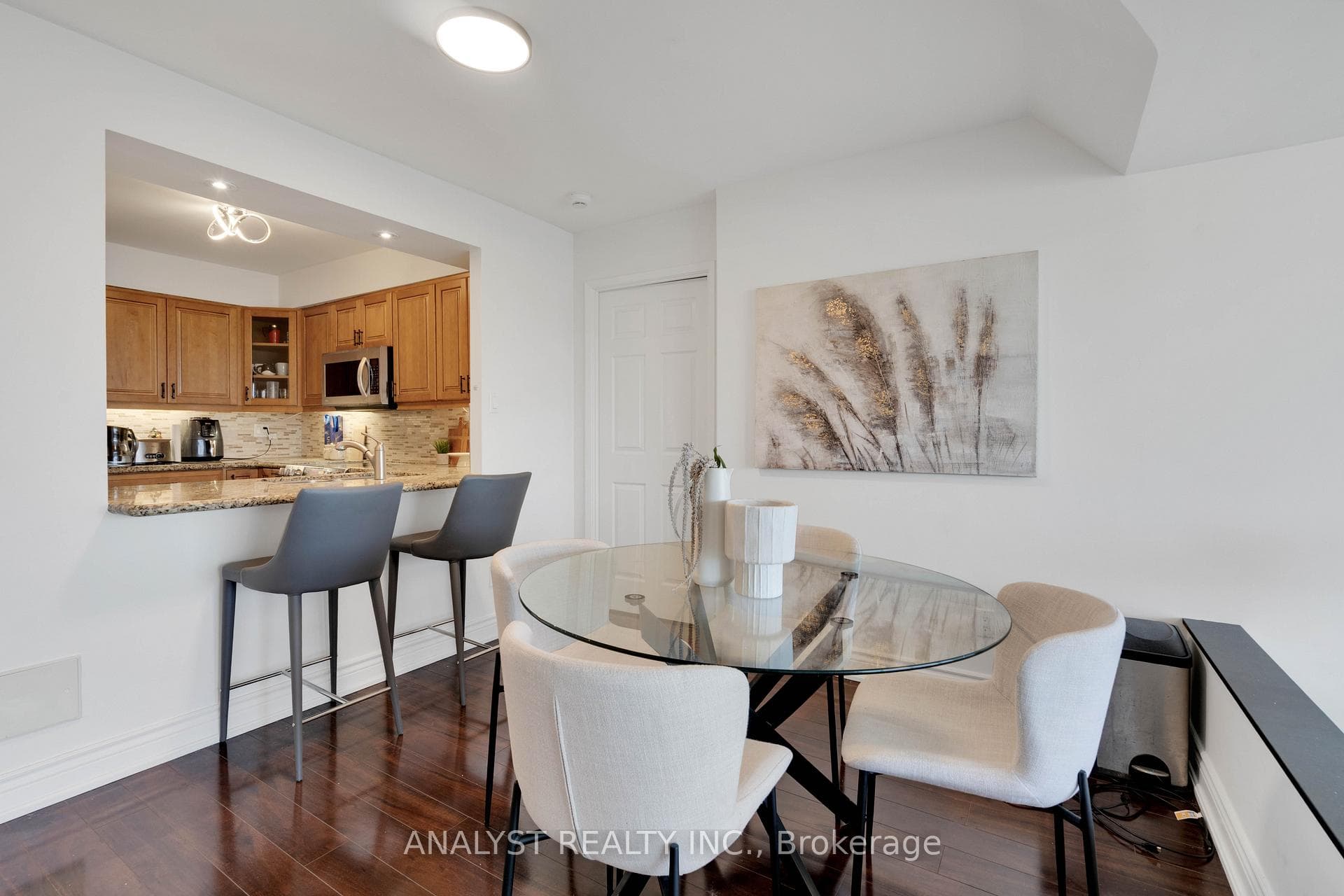 50 Eglinton Avenue Unit 909 photo 9