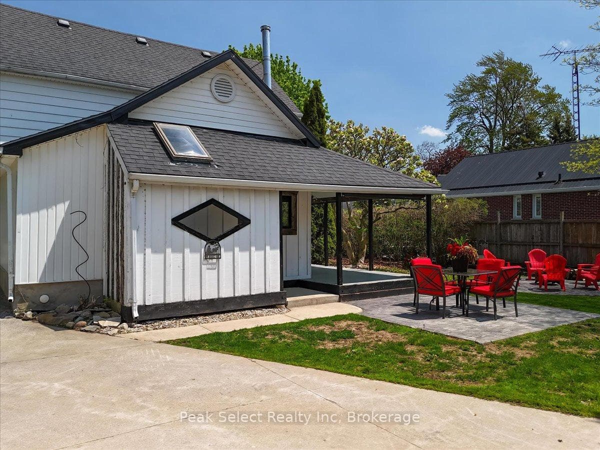 241 KING Street photo 2