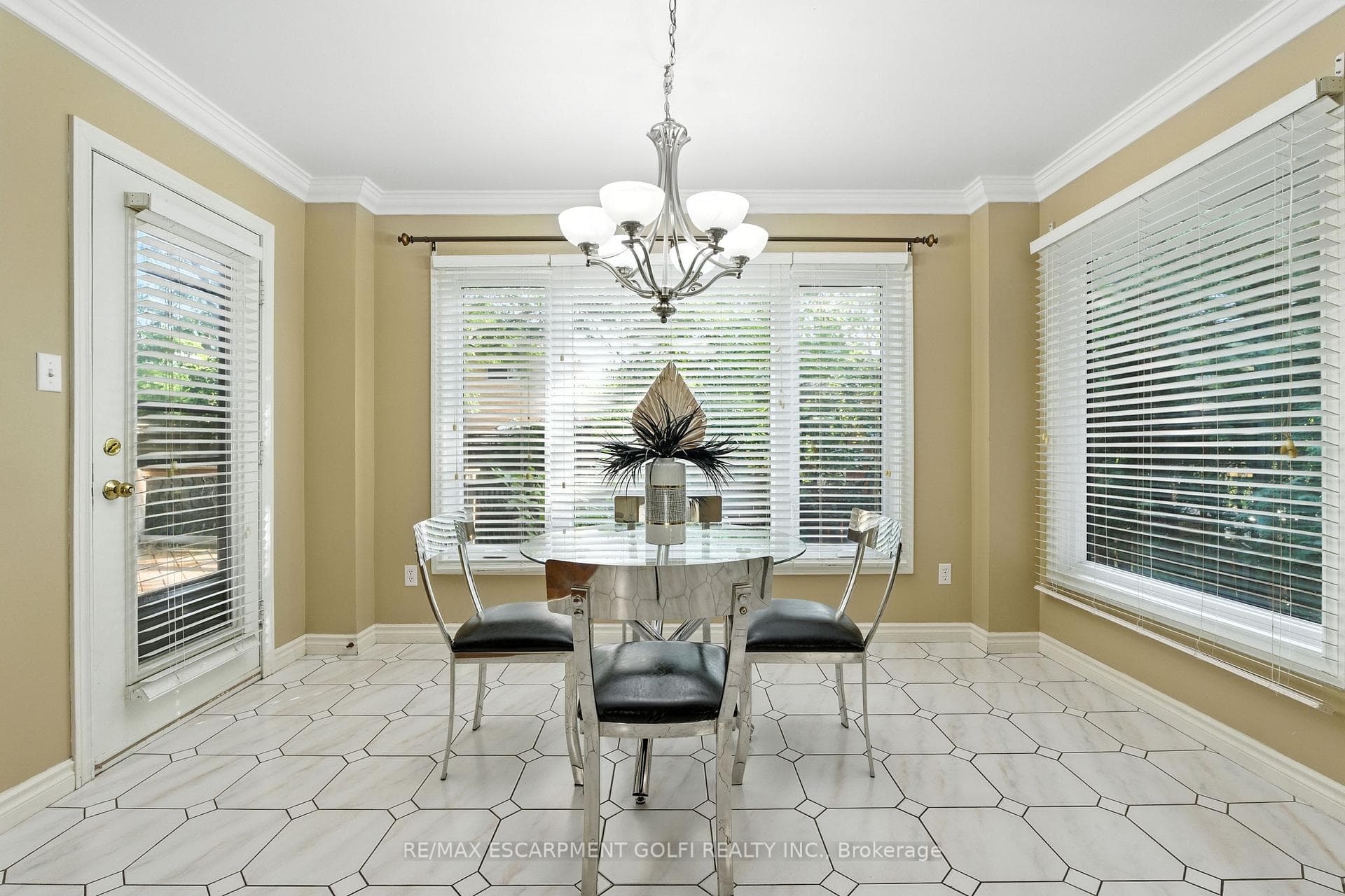 6 Renata Court photo 17