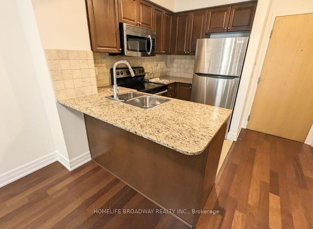 8 Scollard Street Unit 305 photo 9