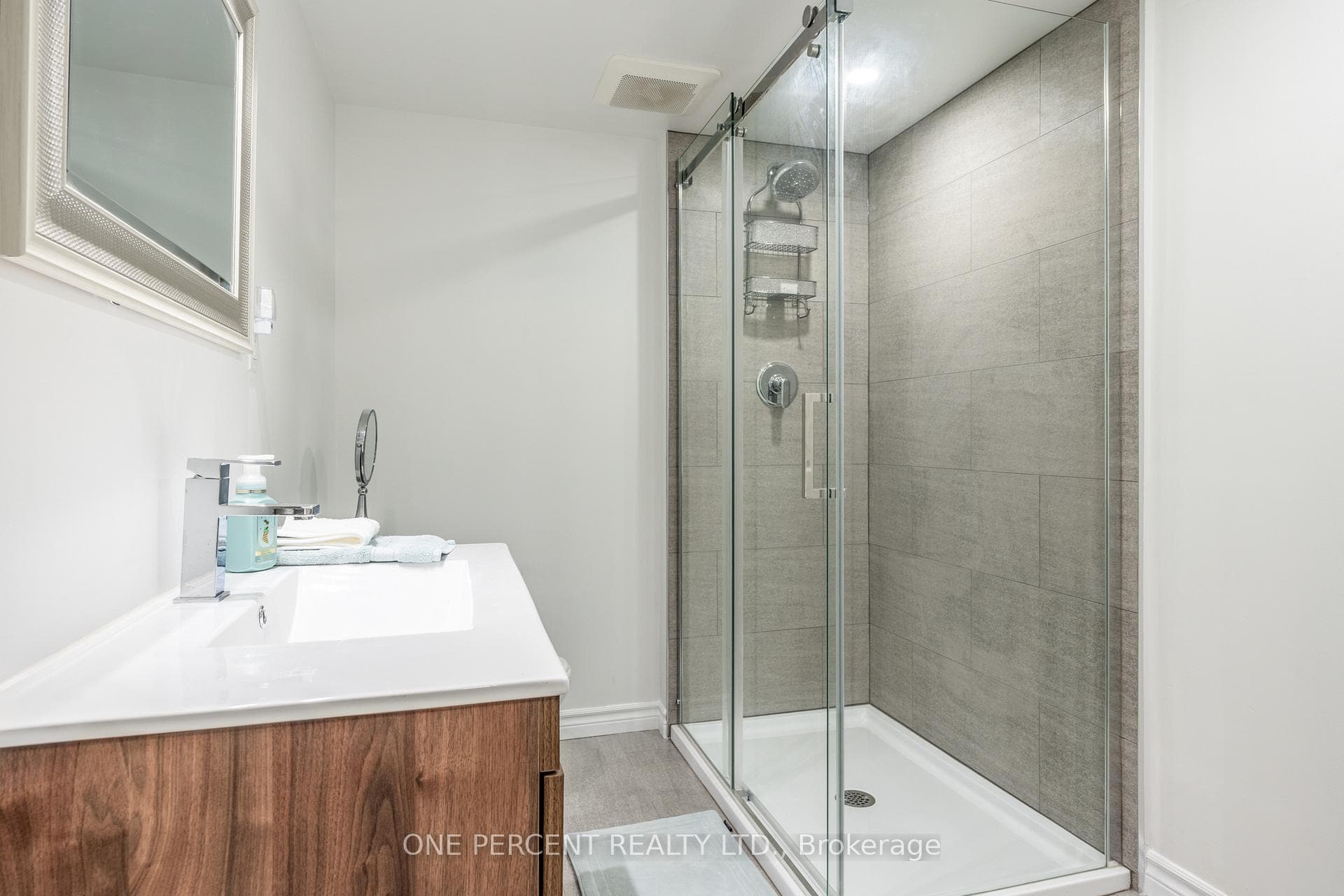 156 Victor Boulevard photo 25
