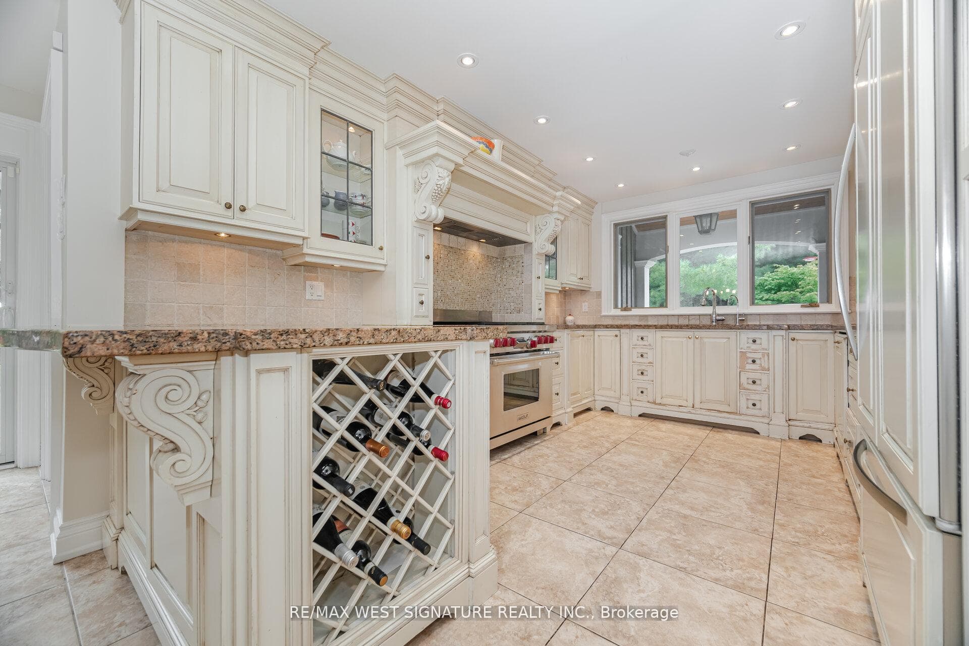 351 Dearbourne Avenue photo 14