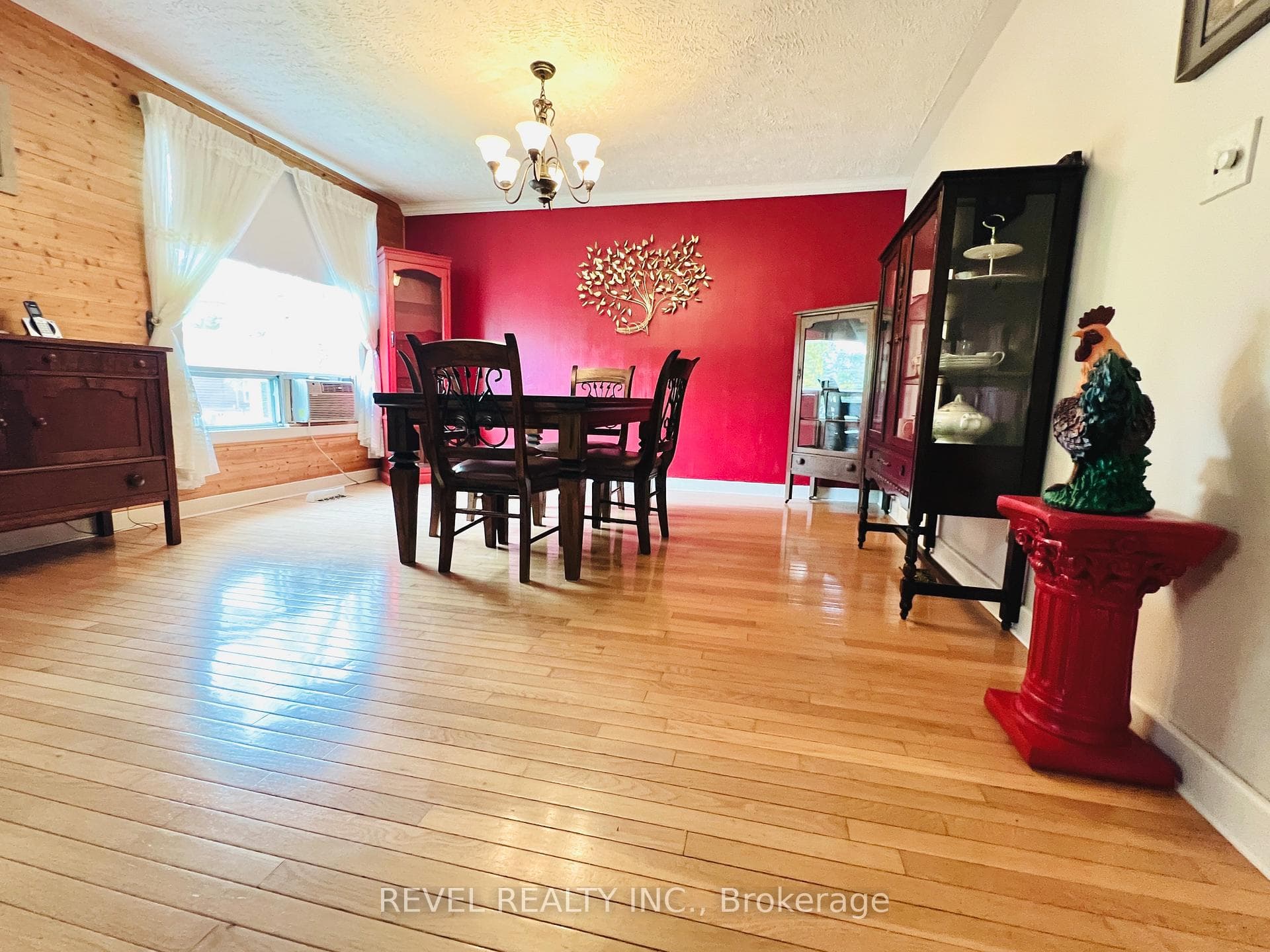 136 Allan Street photo 2