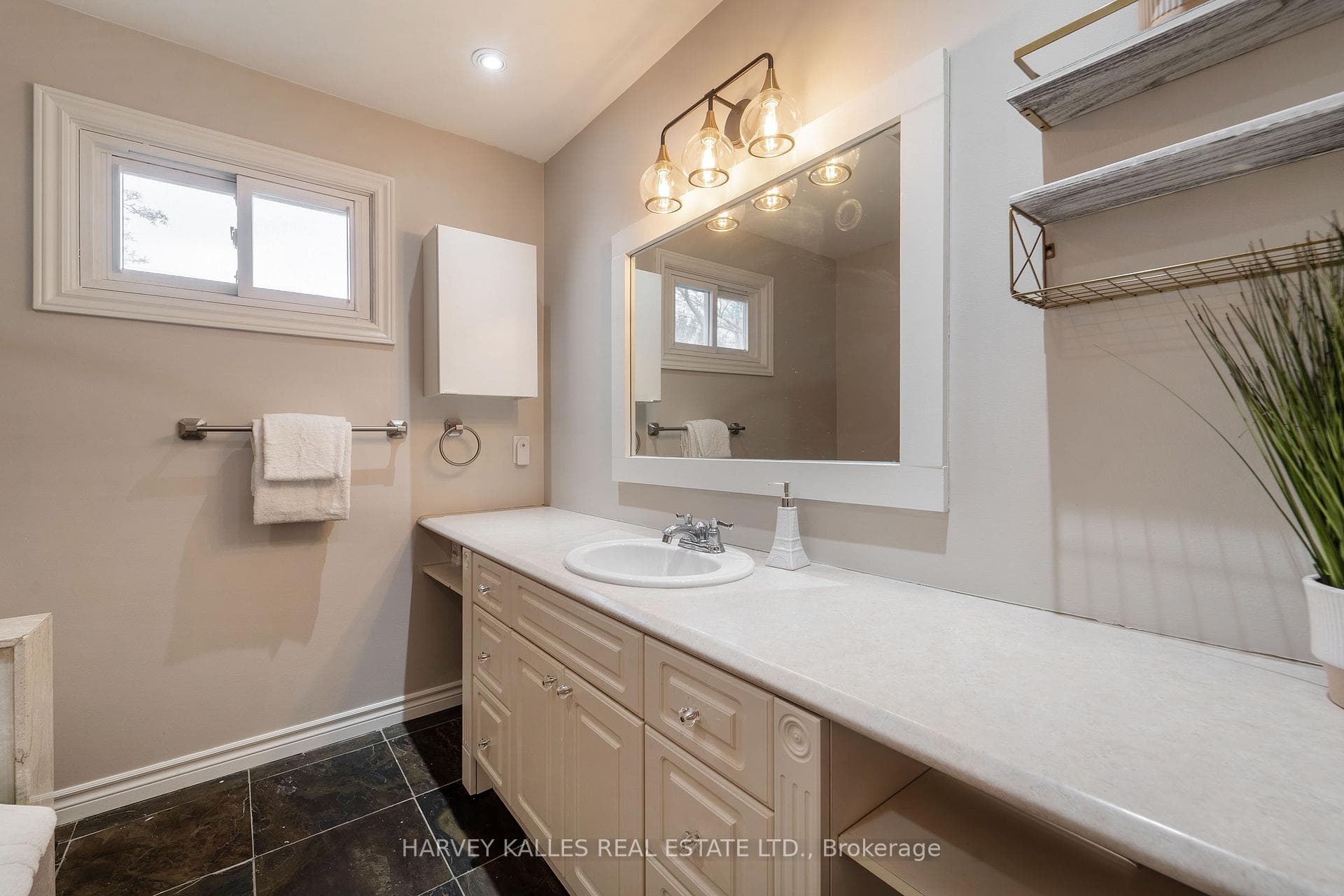 881 Chippenham Drive photo 21