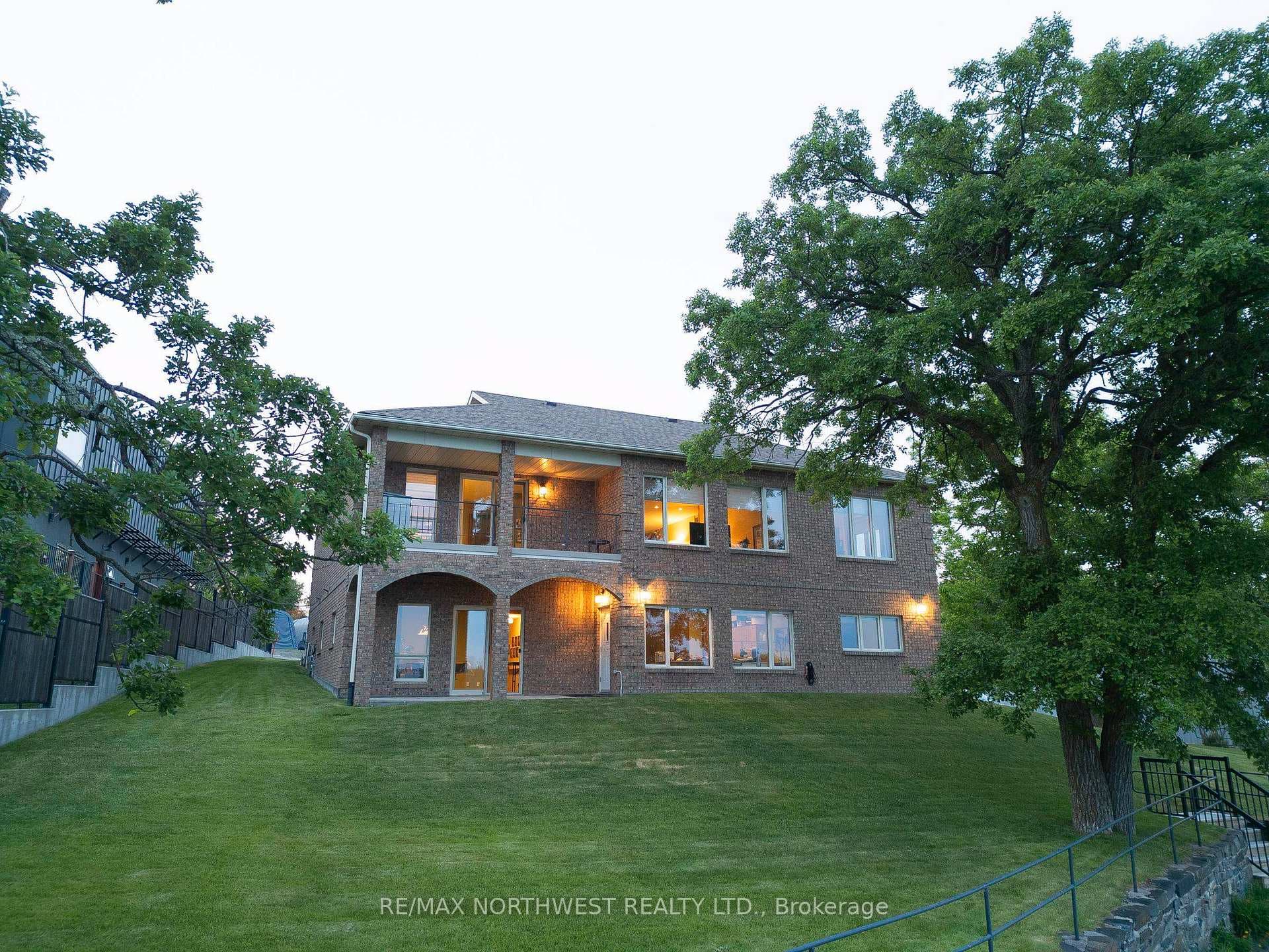 110 Lakeside Crescent photo 42