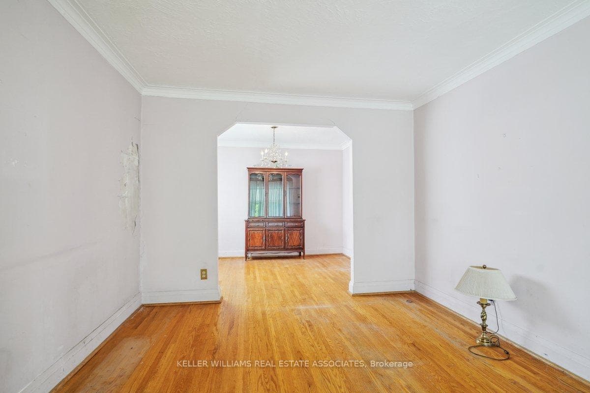 466 Plains Road photo 11