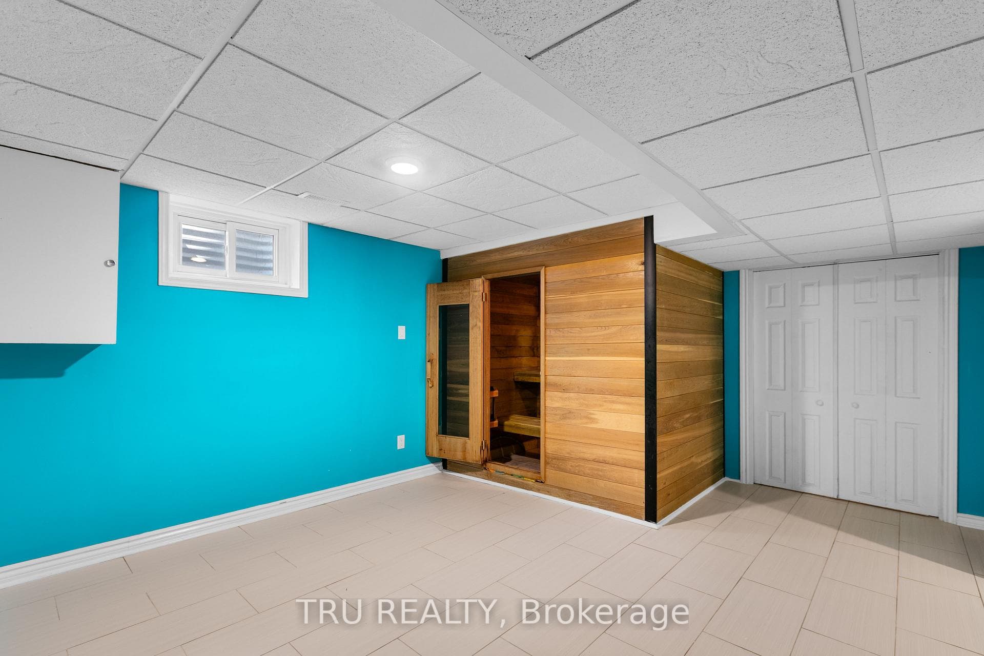 715 Mooneys Bay Place photo 38