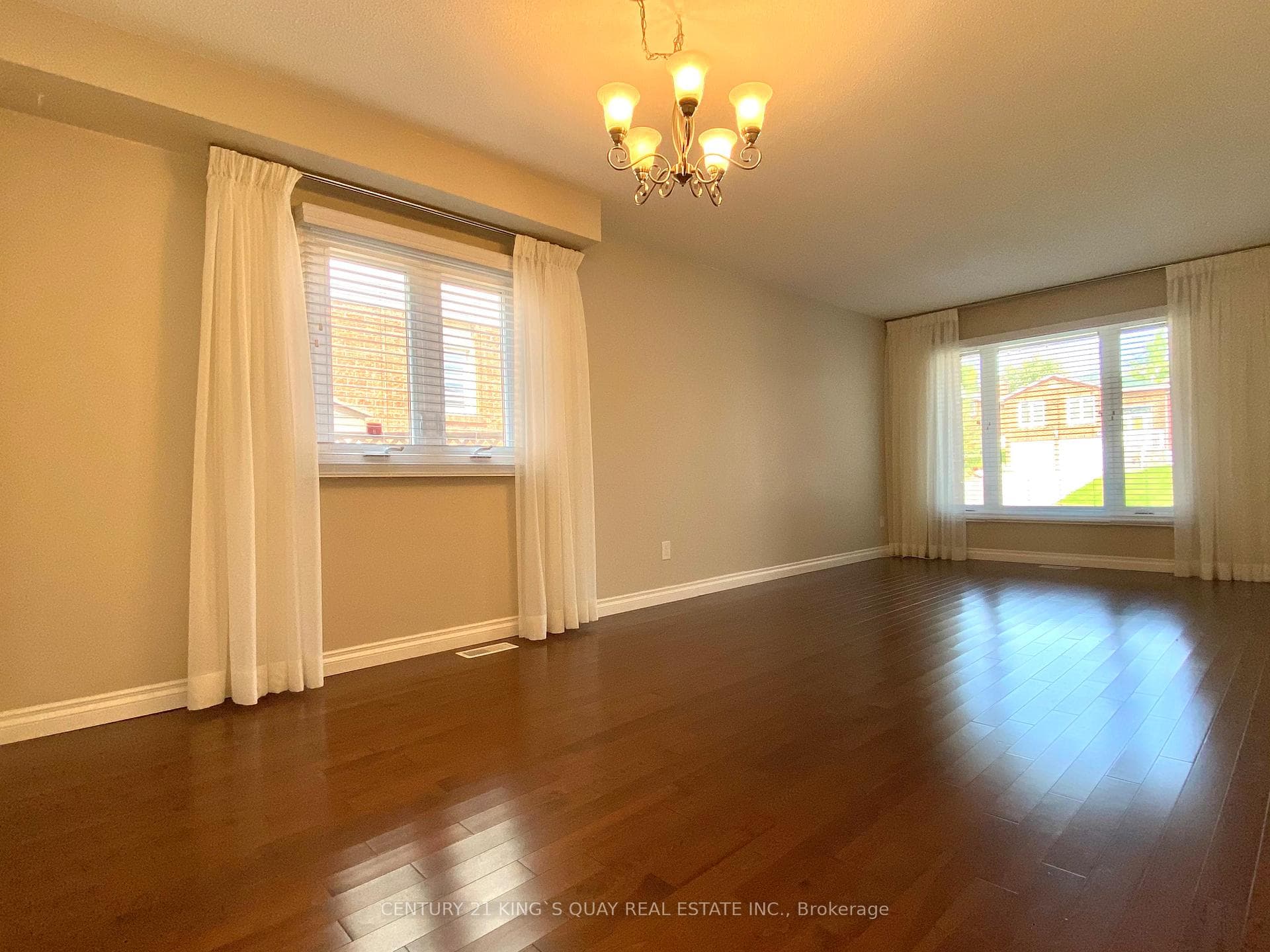 214 Forsyth Road photo 4