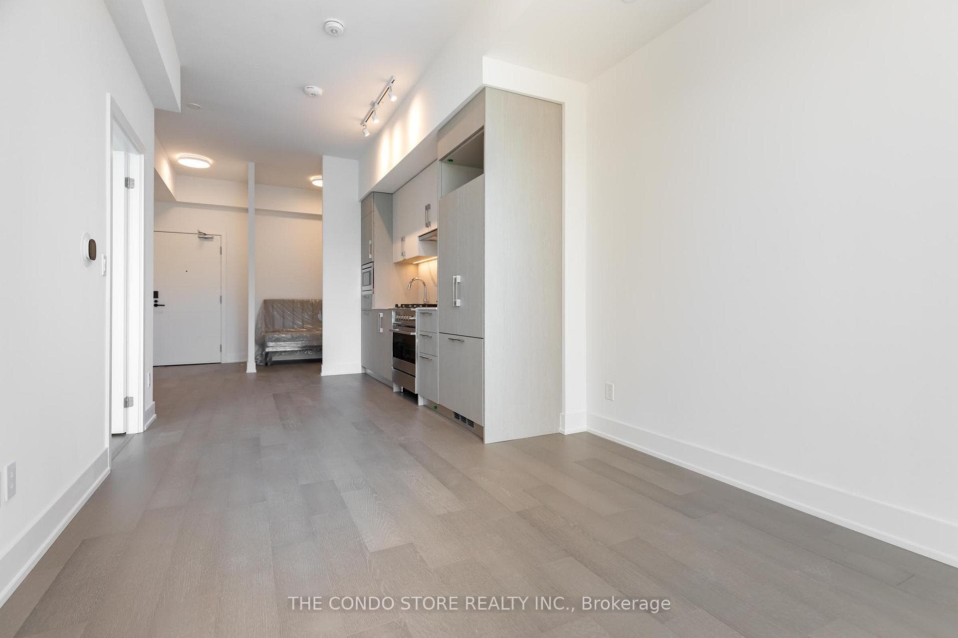 8 Manor Road Unit 303 photo 6