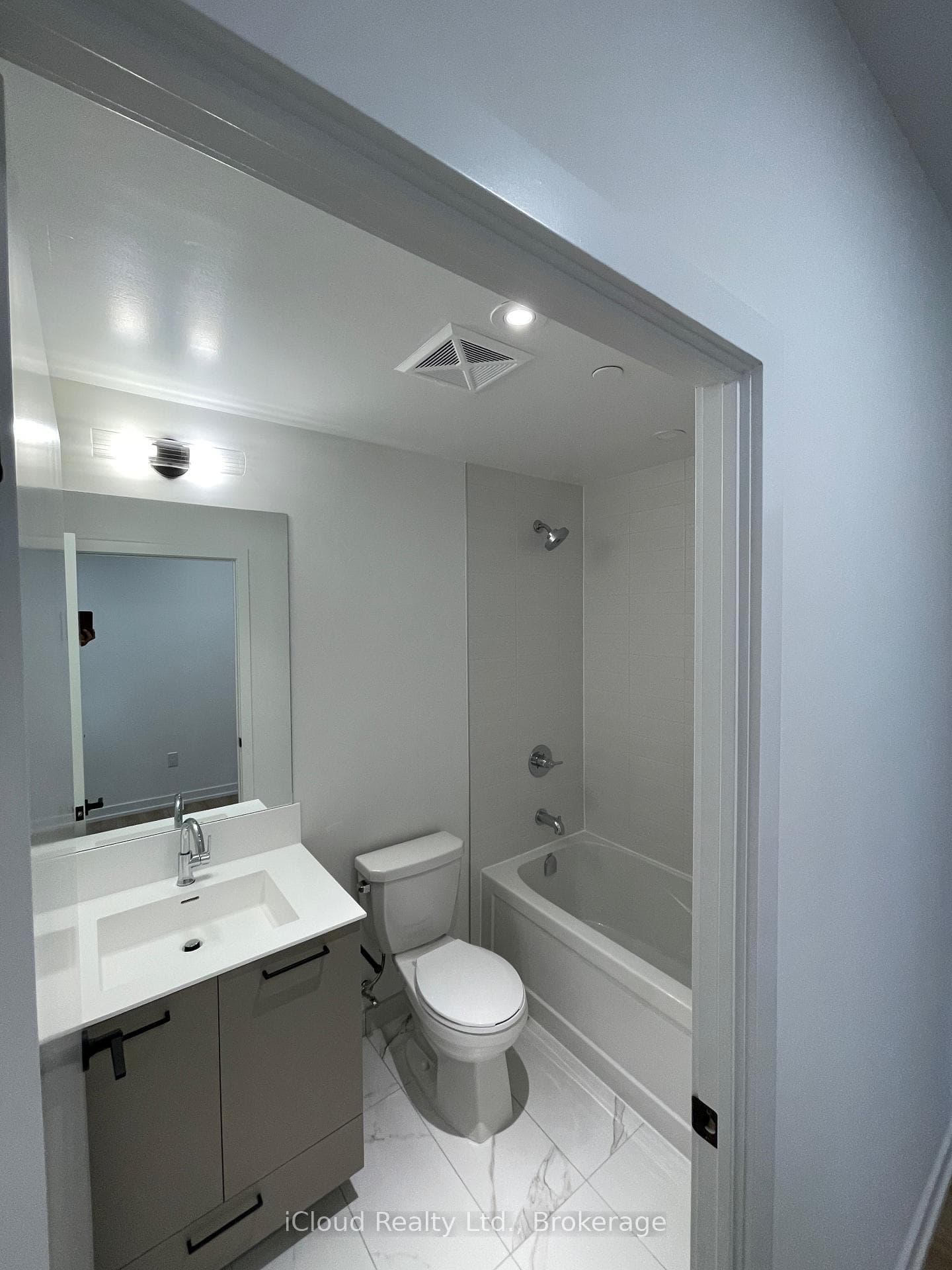 10 Lagerfeld Drive Unit 415 photo 14