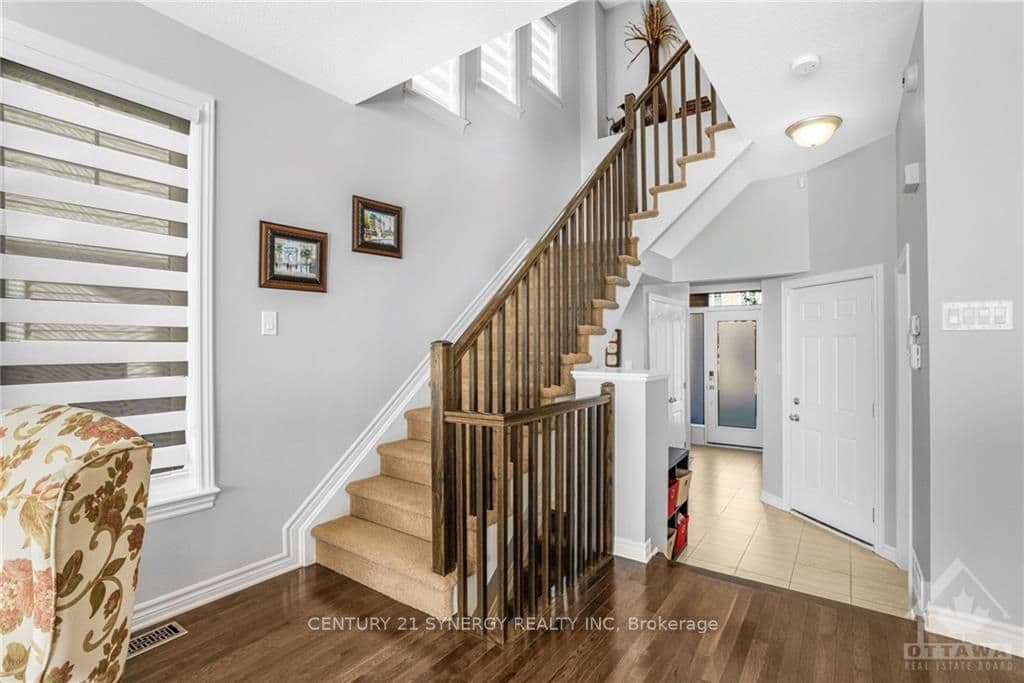 715 HAZELNUT Crescent photo 11