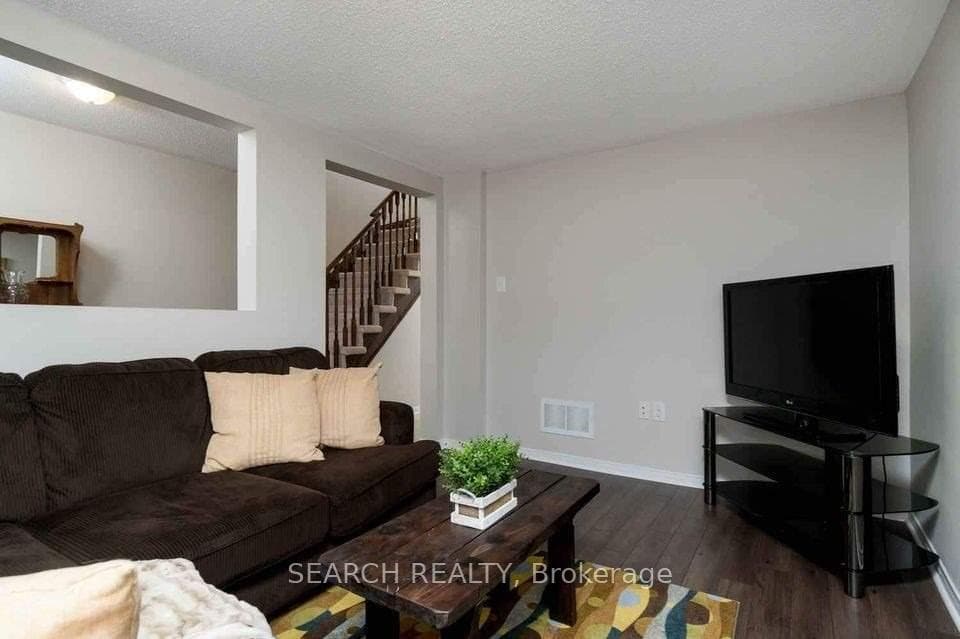 18 Tiffany Lane photo 11
