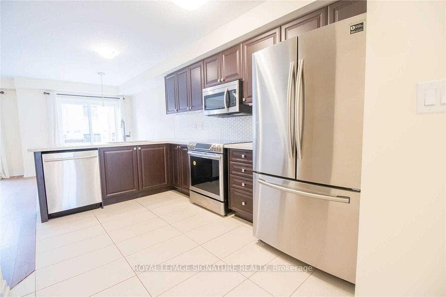 76 Scarletwood Street photo 11
