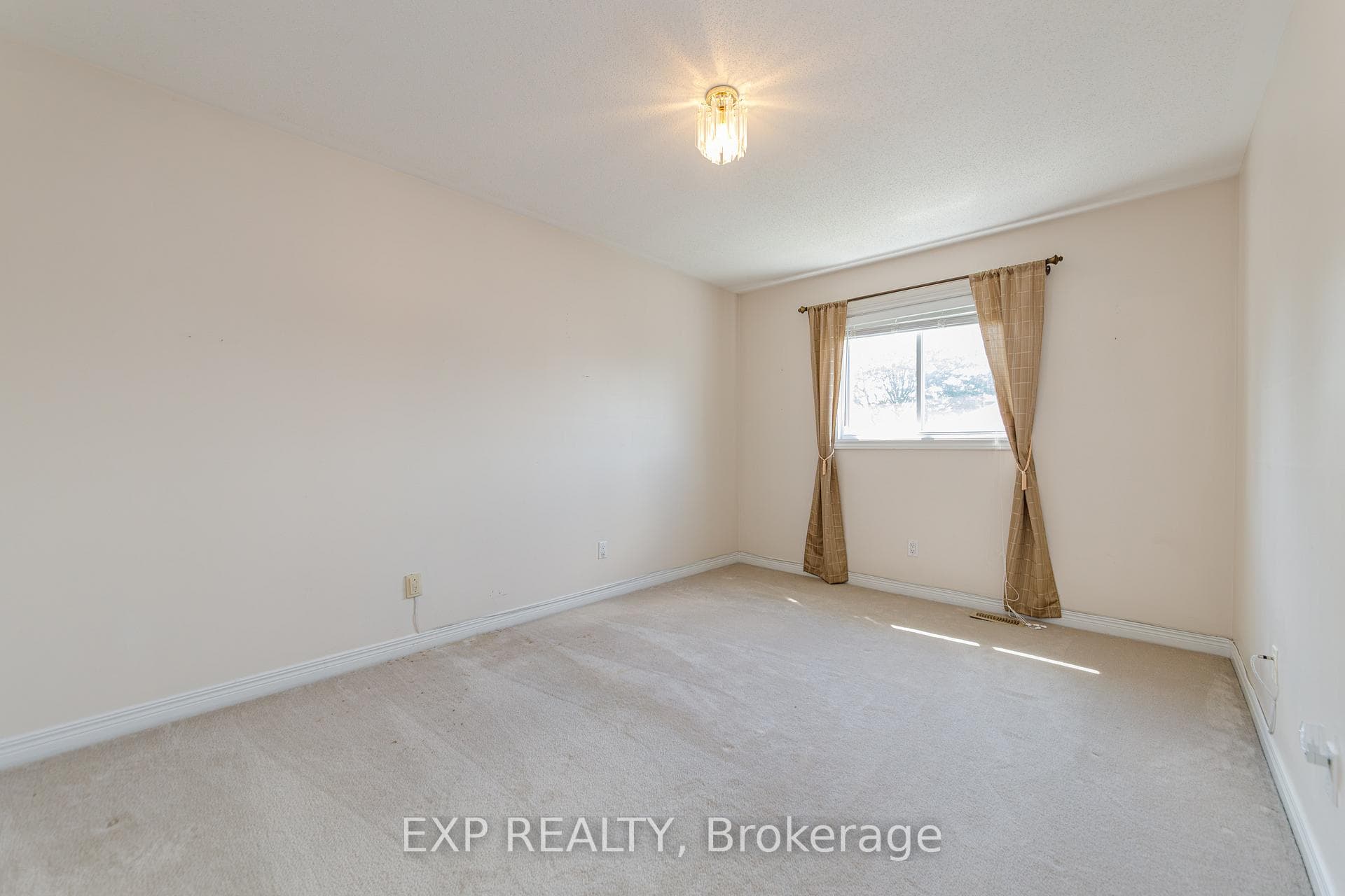 40 Newborough Crescent photo 24