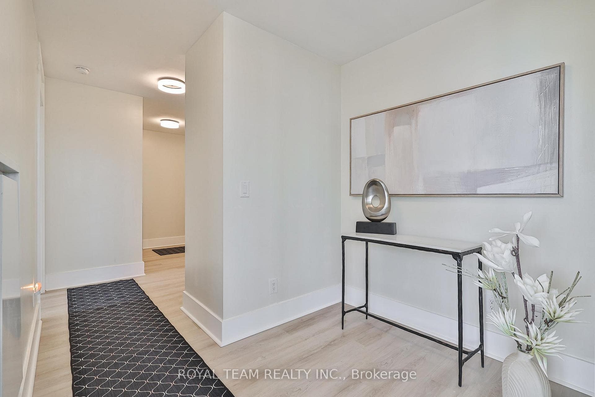 32 Davenport Road Unit 1403 photo 8