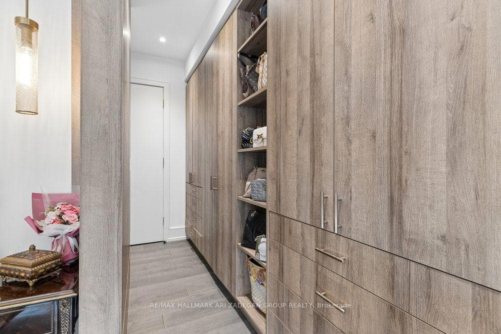 150 Sandringham Drive Unit . photo 25