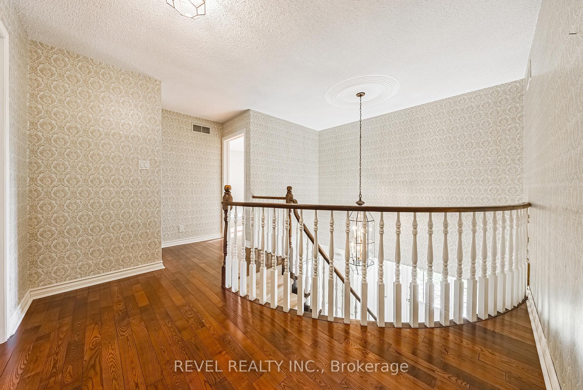 211 Mclaren Road photo 22