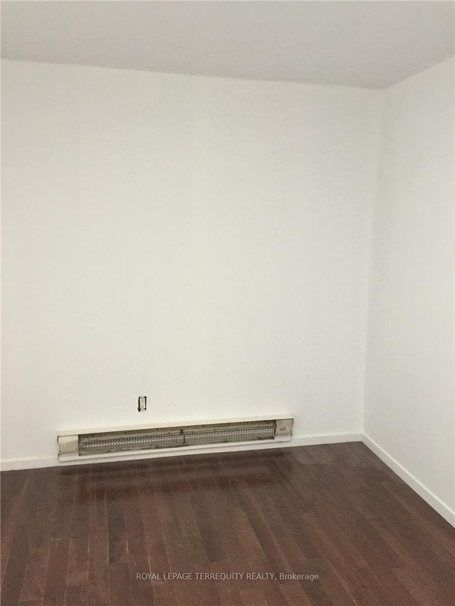 2879 Lake Shore Boulevard Unit 2 photo 4