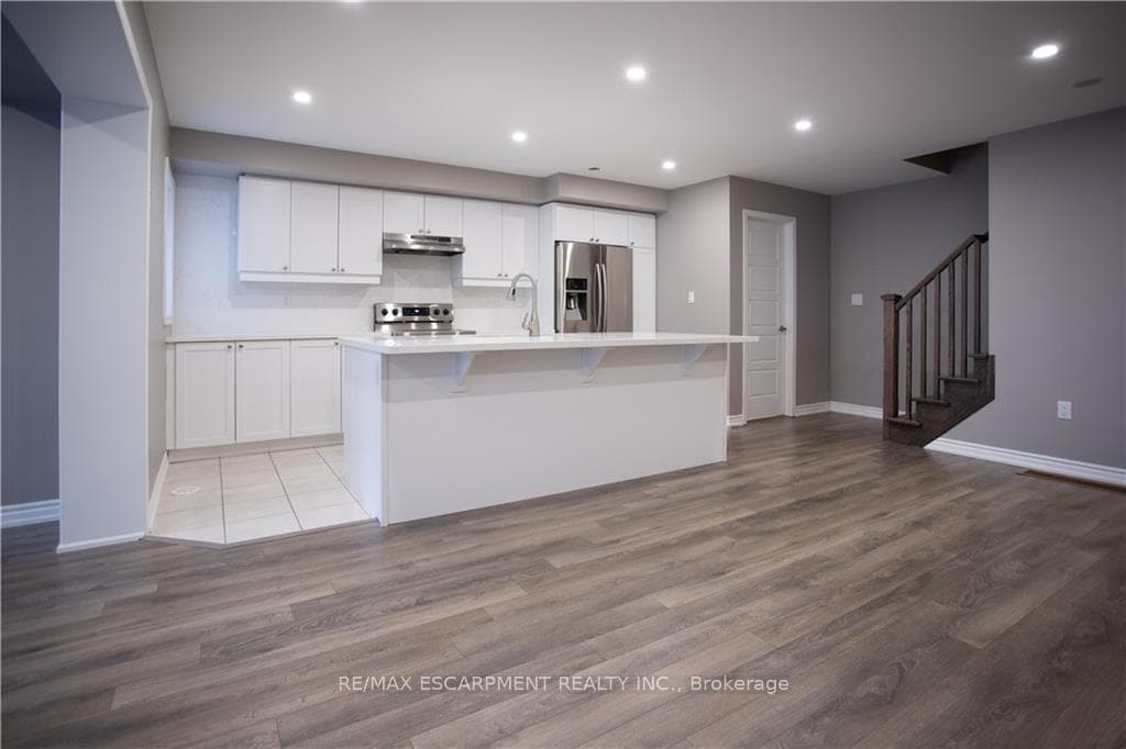560 Allport Gate photo 5