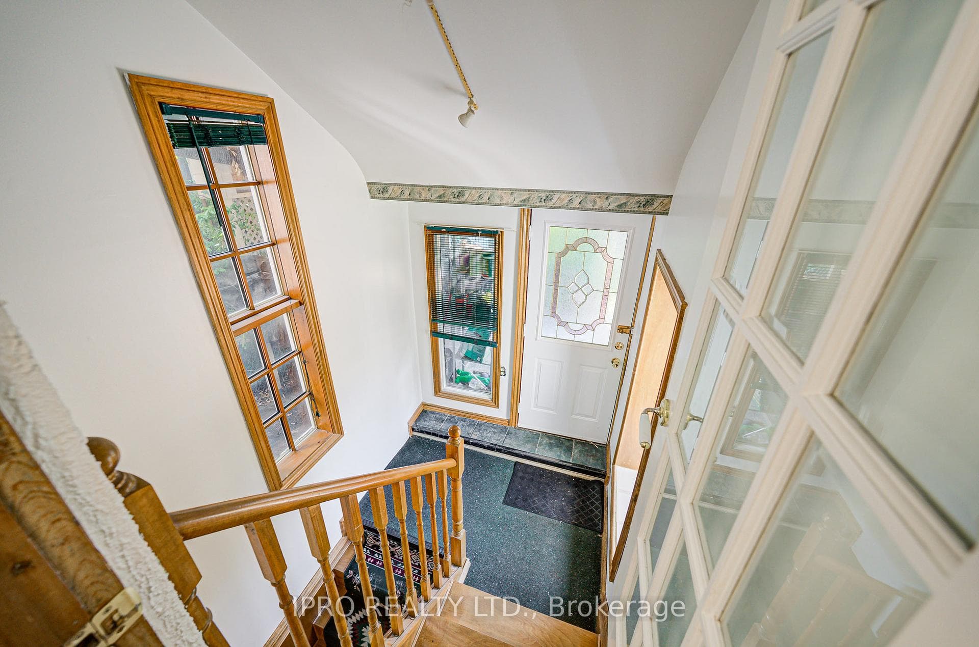 287 Queensdale Avenue photo 30