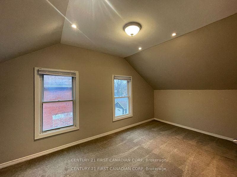 64 Edward Street photo 20