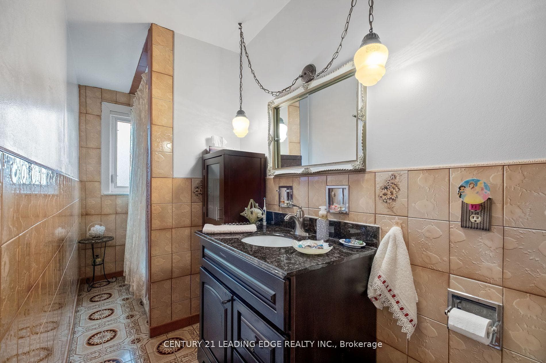 704 Gladstone Avenue photo 21