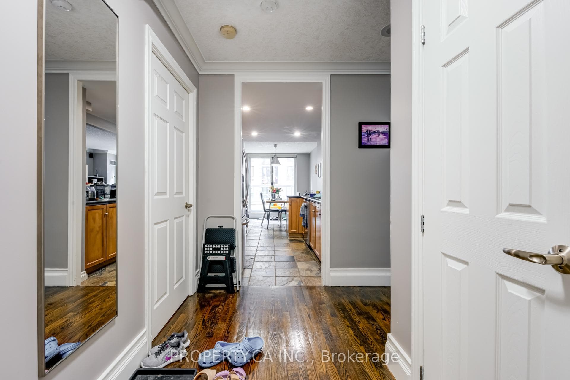 168 Simcoe Street Unit 910 photo 2