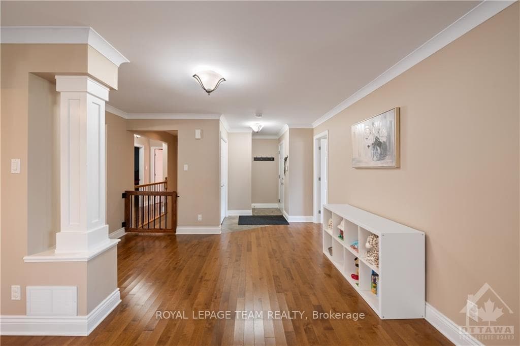 10 TABITHA Crescent photo 12