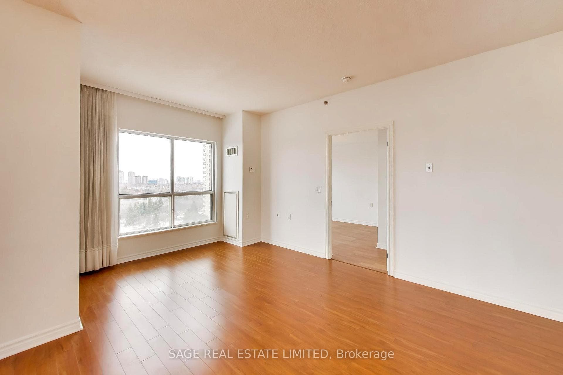 810 Scollard Court Unit 902 photo 3