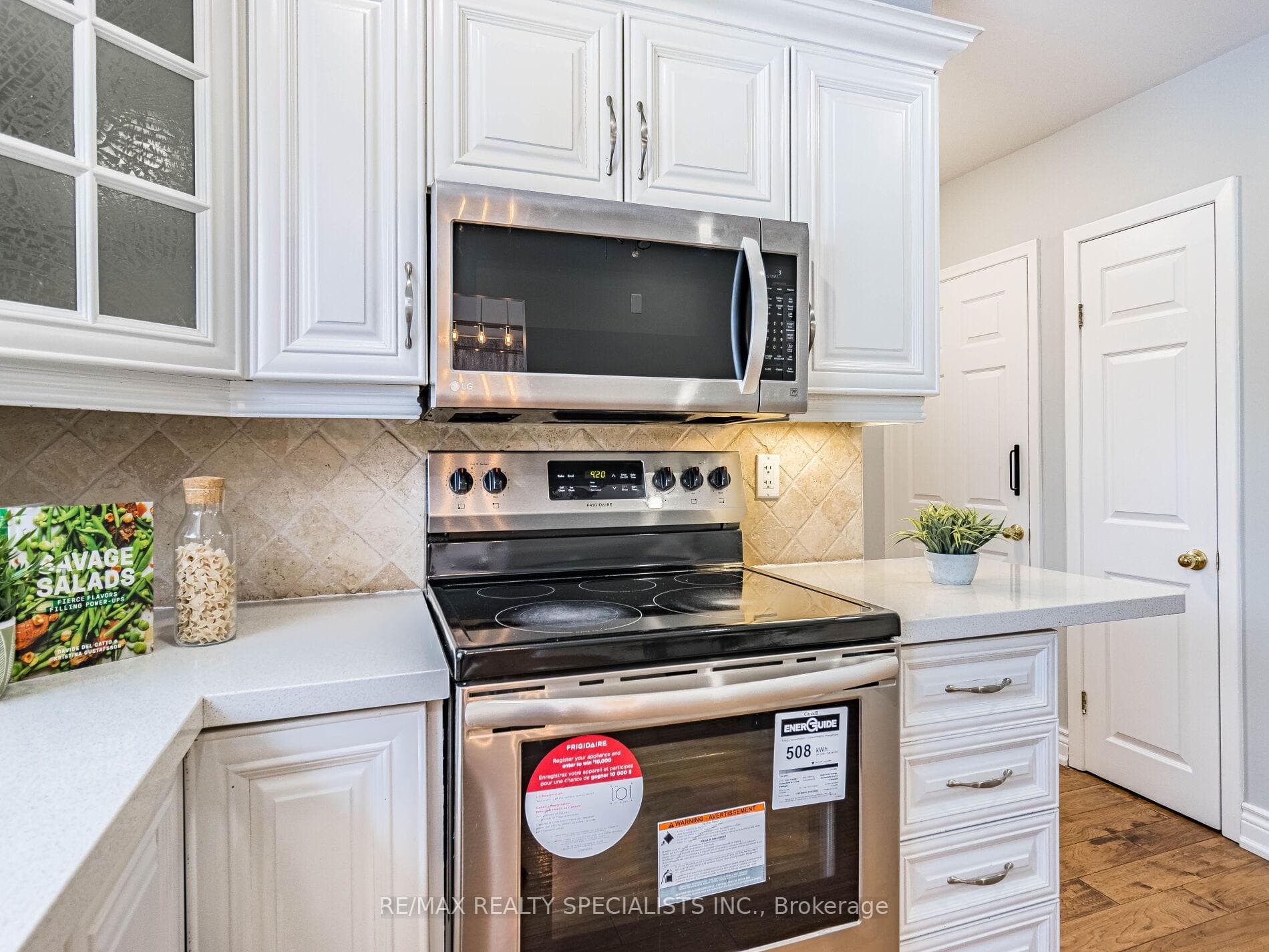 6 Norval Crescent photo 12